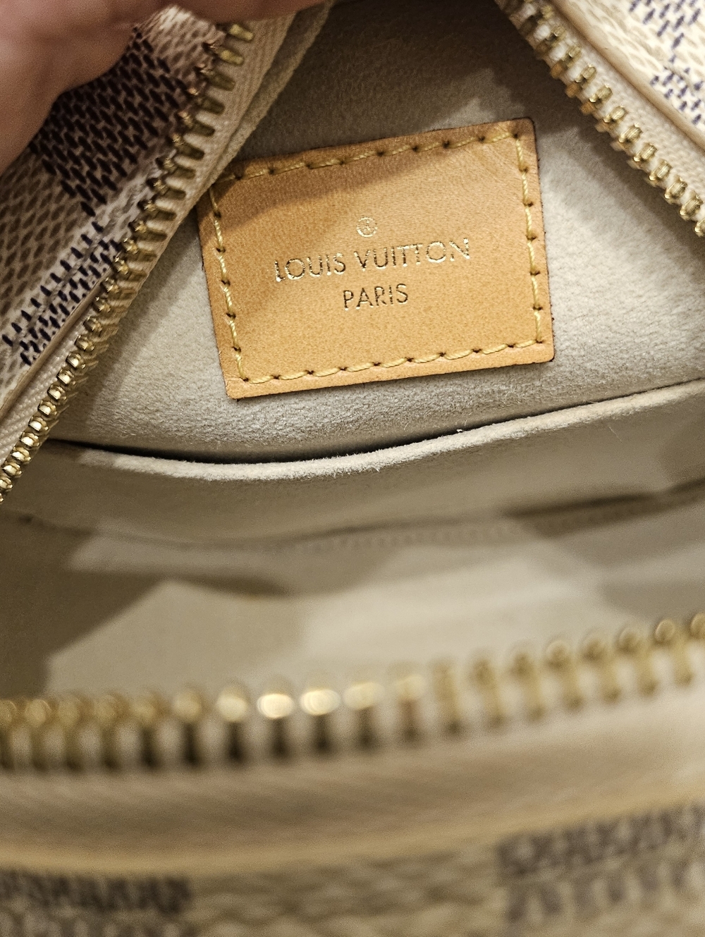 Louis Vuitton Boite Chapeau Souple PM Crossbody Bag in the beautiful Damier Azur - Picture 10 of 12